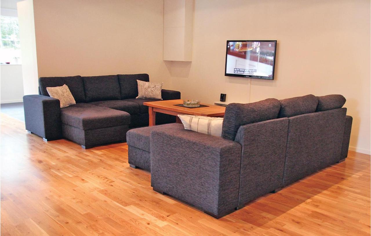 2 Bedroom Cozy Apartment In Habo Mullsjö Kültér fotó