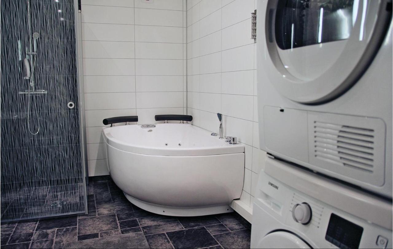 2 Bedroom Cozy Apartment In Habo Mullsjö Kültér fotó